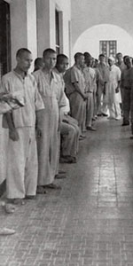 Pacientes no corredor do Hosp&iacute;cio de Pedro II