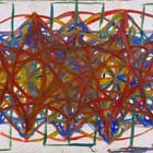 Sobre um fundo branco estão três círculos sobrepostos. Em grande quantidade, traços multidirecionais, predominantemente vermelhos e azuis, originam formas estelares e compõem a mandala. Linhas na tonalidade azul cortam a imagem verticalmente, formando pequenos quadrados. 